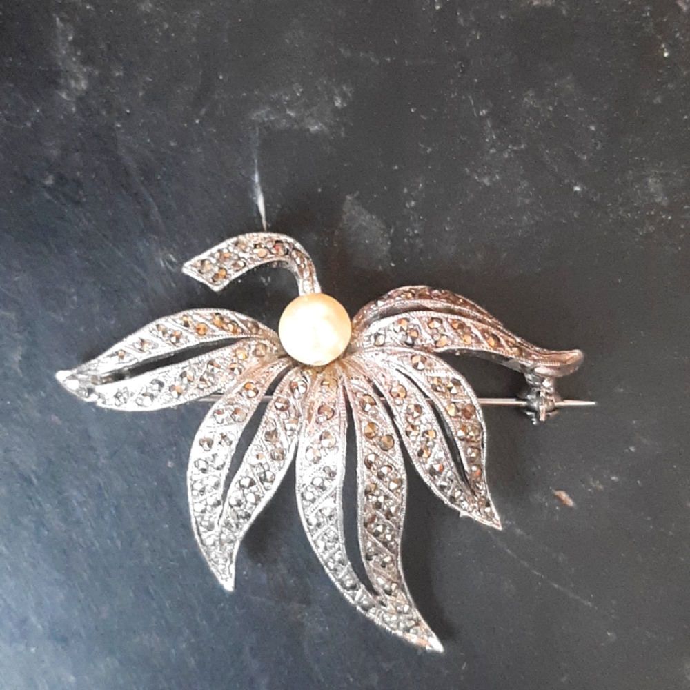 Antique 1930s s.p. marcasite pearl brooch, unmarked